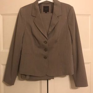 Women’s The Limited professional suit.